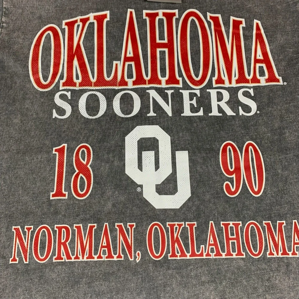 NWT- Oklahoma Sooners T Shirt Adult S Gray‎ Short Sleeve College Football Faded